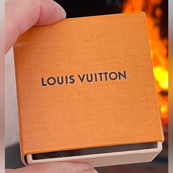 Louis Vuitton Lock in Gift Box - Picture 4 of 6